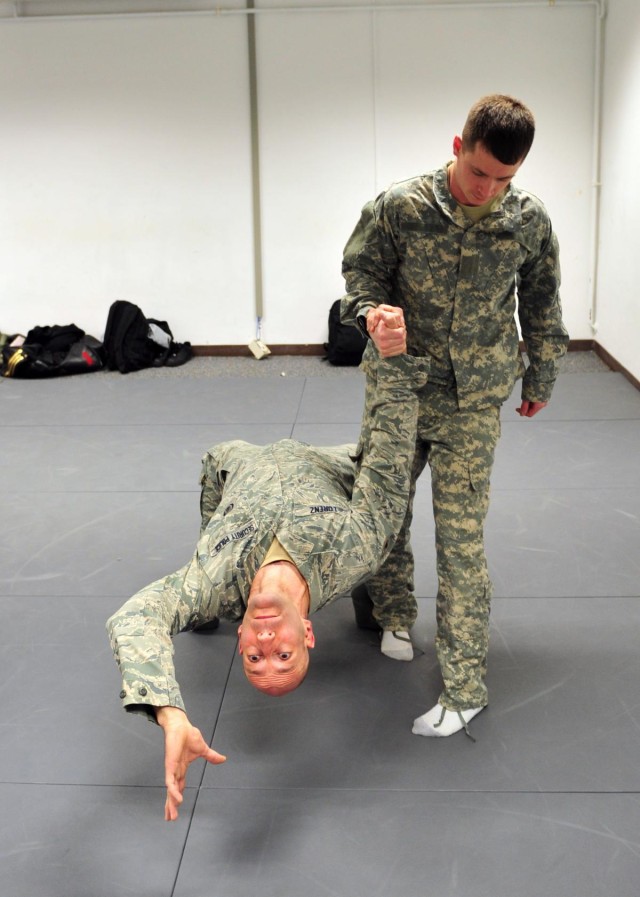 KMC service members train in tactical combatives