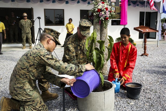ENCAP Site 4: Thai Community Receives New School Building