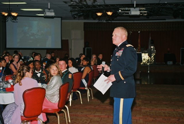 Army Electronic Proving Ground Commander speaks at JROTC Ball