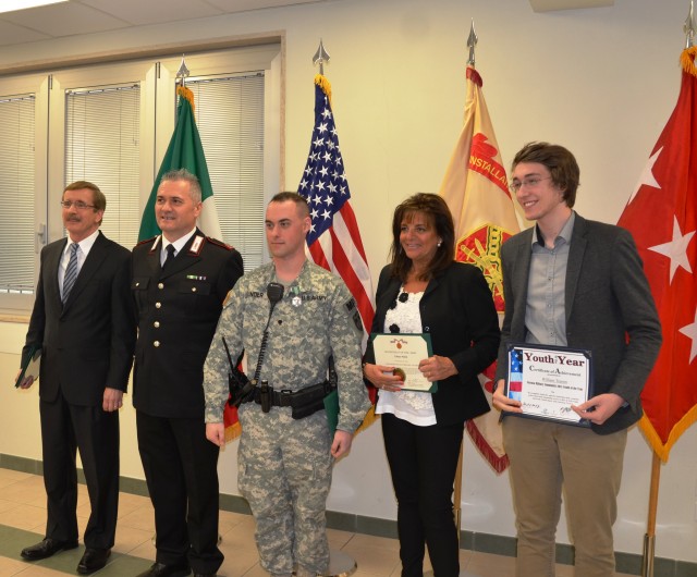 USAREUR Commander presents awards