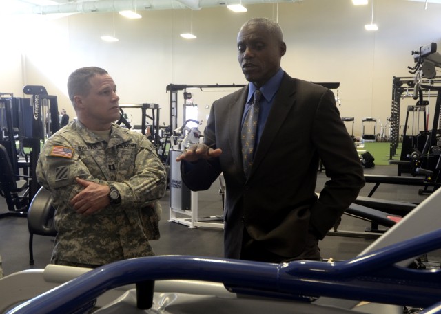 Powerlifting Soldier targets record
