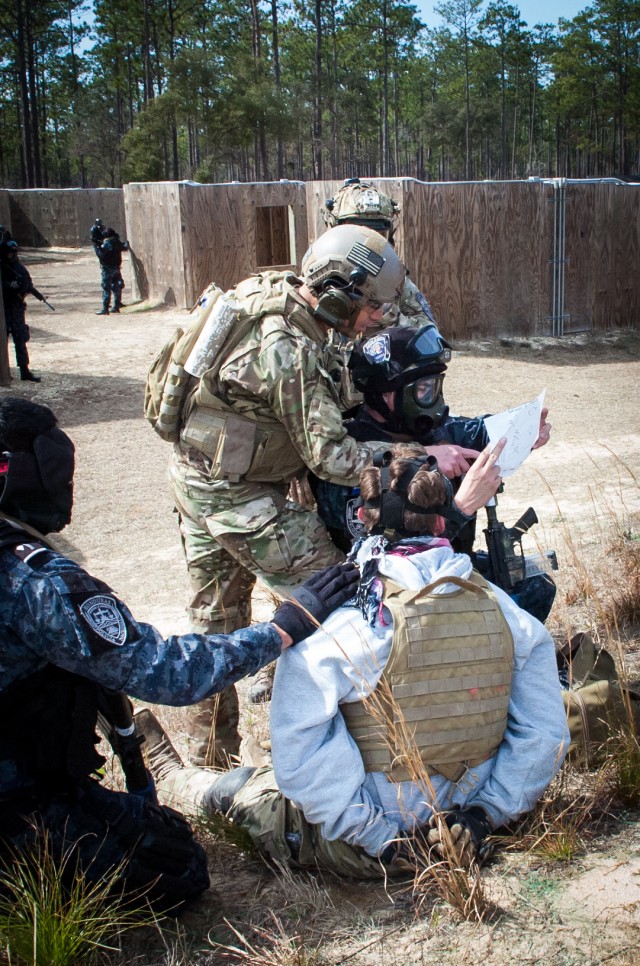 Special Forces Soldiers Train Honduran Counter-Narcotic, Counter-Trafficking Force