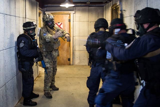 Special Forces Soldiers Train Honduran Counter-Narcotic, Counter-Trafficking Force