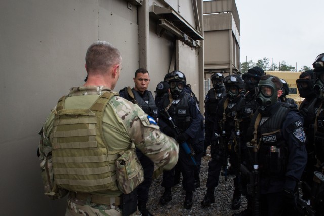 Special Forces Soldiers Train Honduran Counter-Narcotic, Counter-Trafficking Force