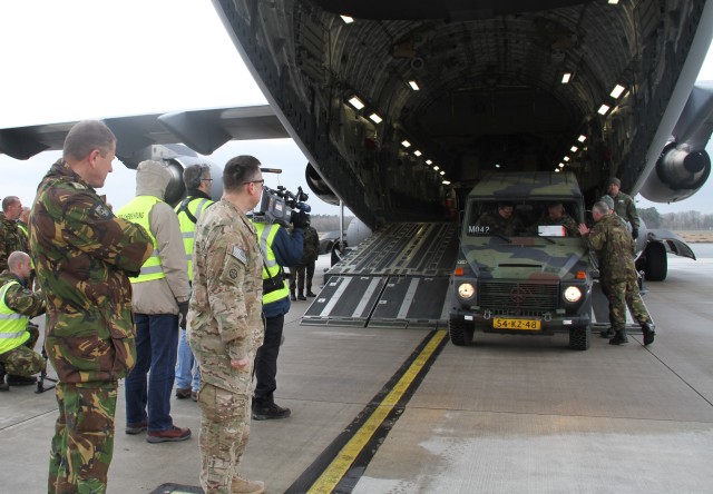 1st GNC Chief of Staff Reviews Training