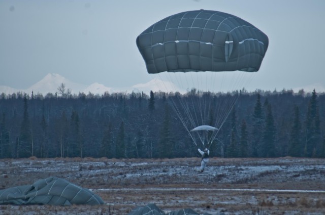 Spartan first sergeant earns coveted Master Parachutist badge