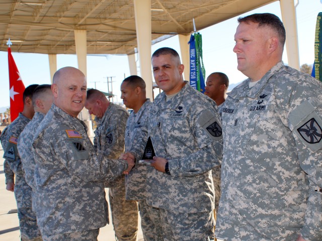 Lt. Gen. Patrick J. Donahue presents aviation safety award to 2916th Aviation Battalion's Alpha Company