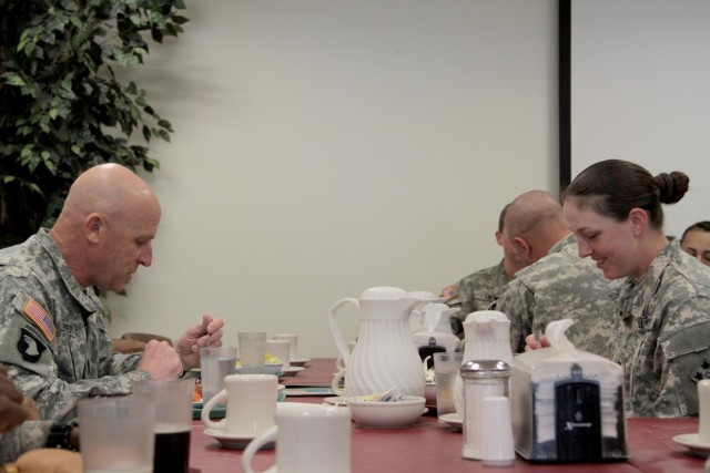Carson troops host FORSCOM CSM