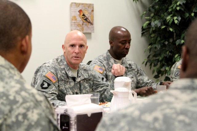 Carson troops host FORSCOM CSM