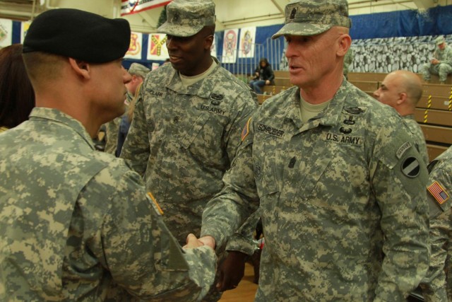 Carson troops host FORSCOM CSM