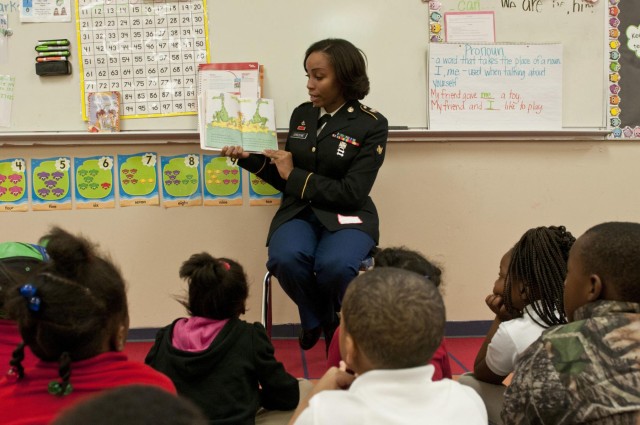 412th TEC Soldiers, civilians participate in Read Across America