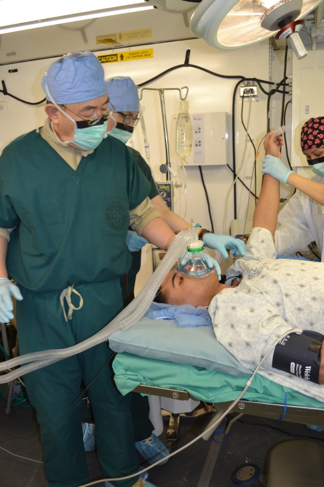 121st Combat Support Hospital Conducts Live Surgery in the field