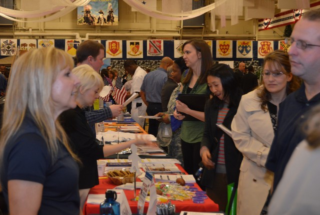 Fair provides spouses, Soldiers with job opportunities