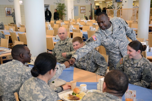 USAREUR G6 visits JMTC, meets with signal Soldiers