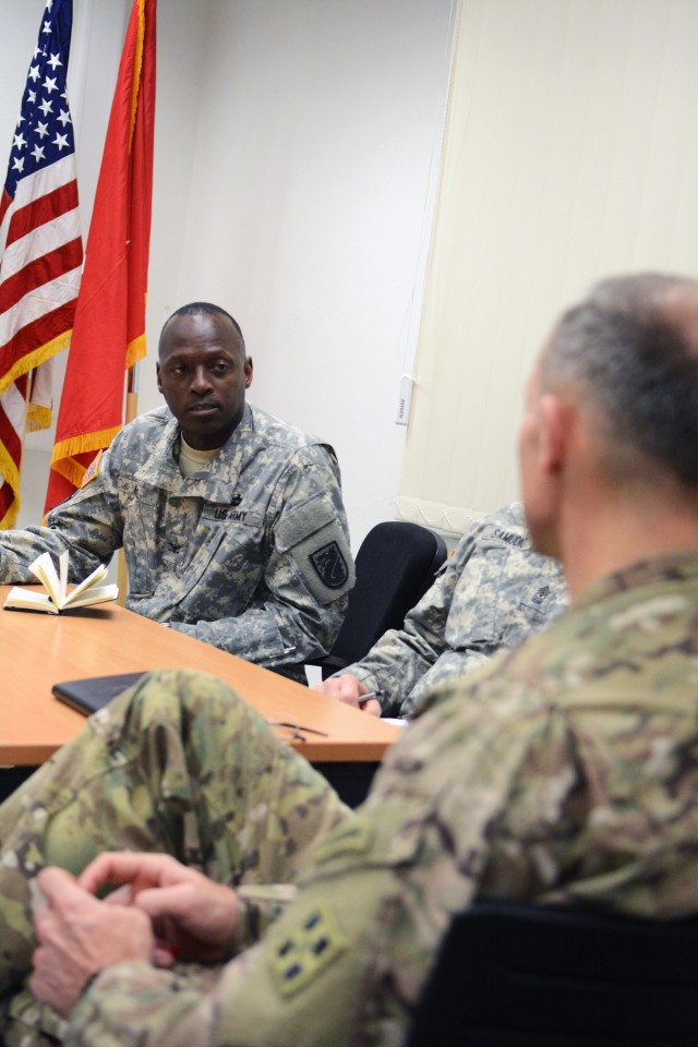 USAREUR G6 visits JMTC, meets with signal Soldiers