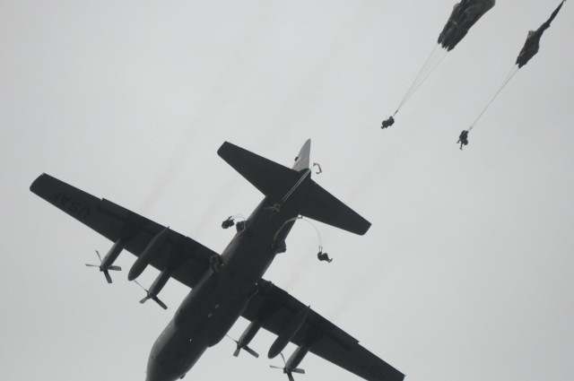 Spartans kick off Spartan Valkyrie with dual mass-tactical airborne ops