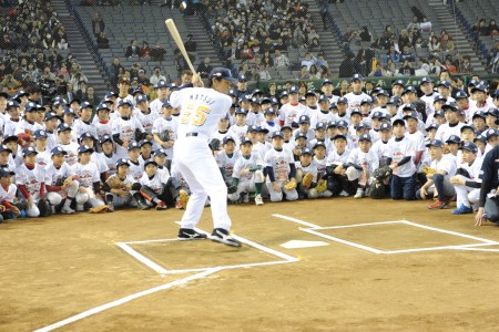 Hideki Matsui and Derek Jeter competed in a Home Run Derby in Japan for  charity