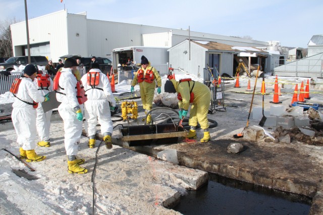 Oil spill responders train at CRREL to keep the Arctic clean