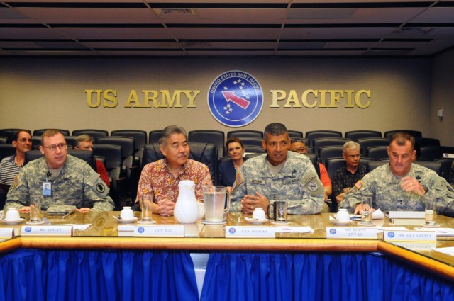 Hawaii governor visits U.S. Army Pacific