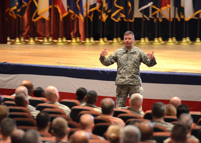 TRADOC commander visits Fort Jackson, discusses Army Operating Concept