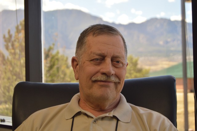 Civilian who brought Internet to Fort Carson to retire