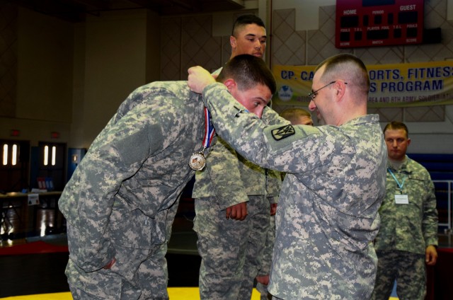 Heavyweight champ is awarded by leader