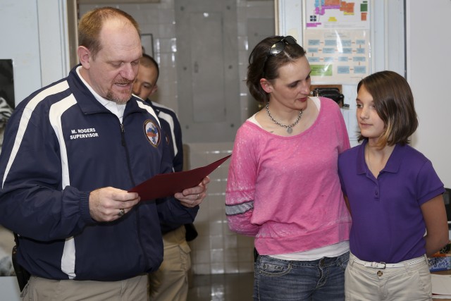 Middle school girl saves choking father