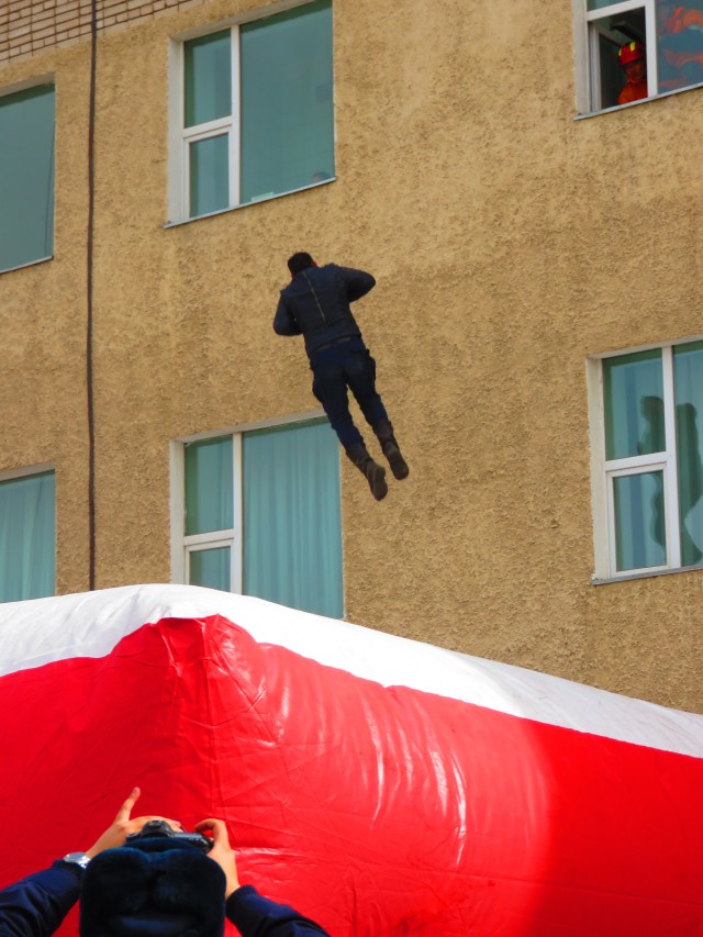 Role-player jumps from a window during disaster readiness drill