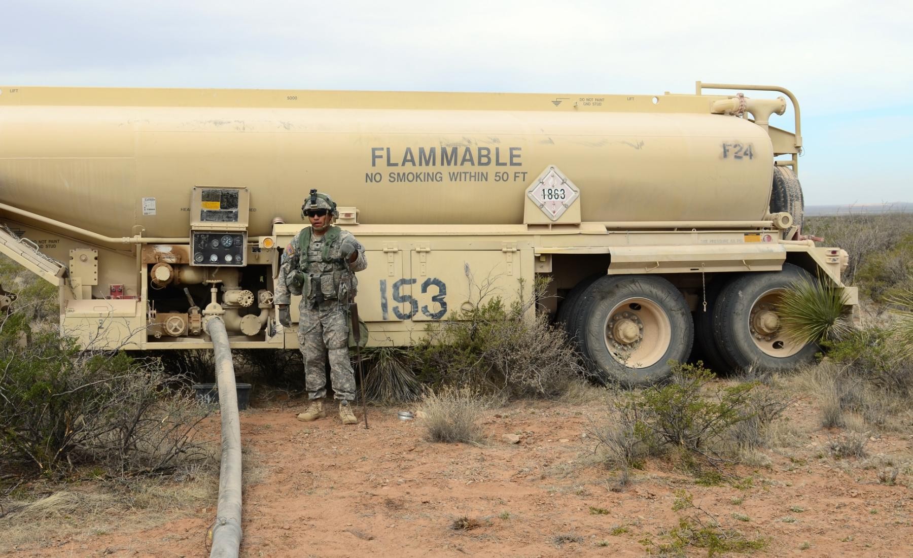 1st-armored-division-soldiers-conduct-refuel-on-the-move-article