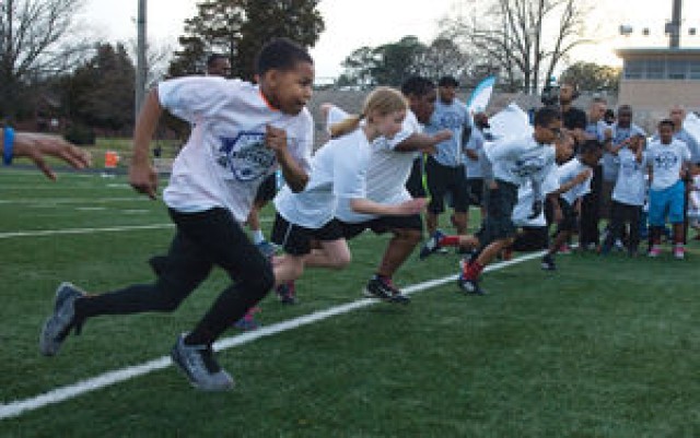 NFL Football star spends time with kids at Fort Lee ProCamp