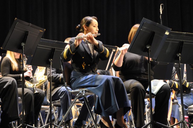 Army Ground Forces Band performs with guest conductor