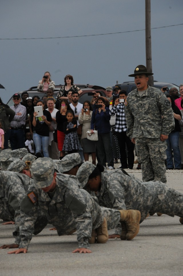 Infantry reg. hosts Family Day demo at Fort Leonard Wood Article