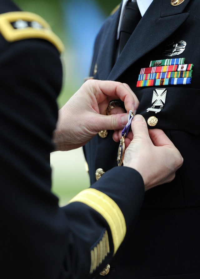 Fort Hood presents Purple Hearts, medals to shooting victims, Families