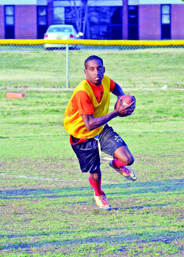 Long Pass: Flag Footbal