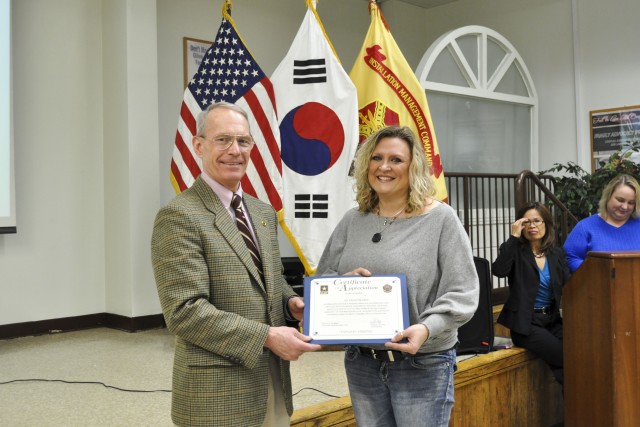 Yongsan thanks volunteers for 'devotion to service'