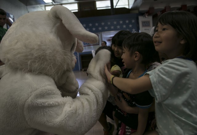 Marines, Okinawa residents share traditions during USO Easter celebration