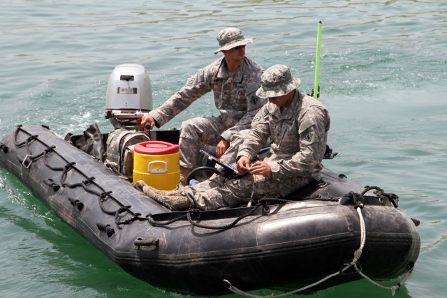 Army divers inspect Kuwait Coast Guard harbor