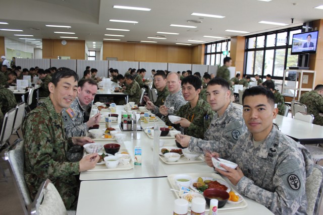 MEDDAC-J Soldiers enjoy lunch with Japanese counterparts