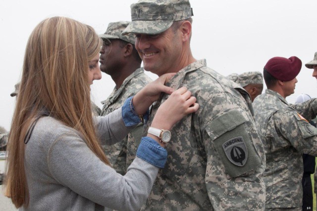 Aviation chief warrant officer earns parachutist badge