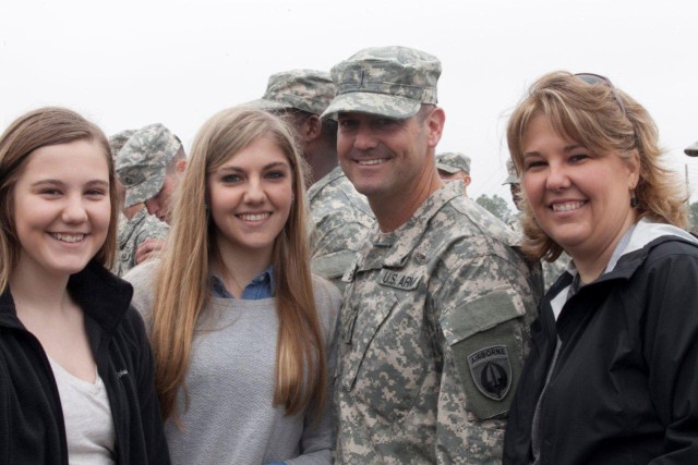 Aviation chief warrant officer earns parachutist badge