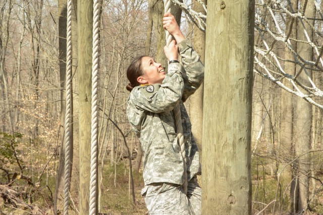 RDECOM names 2015 NCO of the Year winner