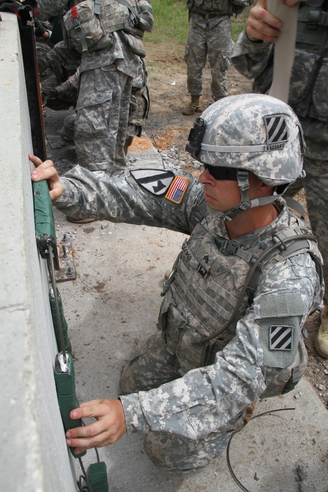 4-3 BSTB combat engineers enhance skill during days of demolition