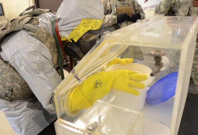 Chemical response Soldiers train with South Korean partners