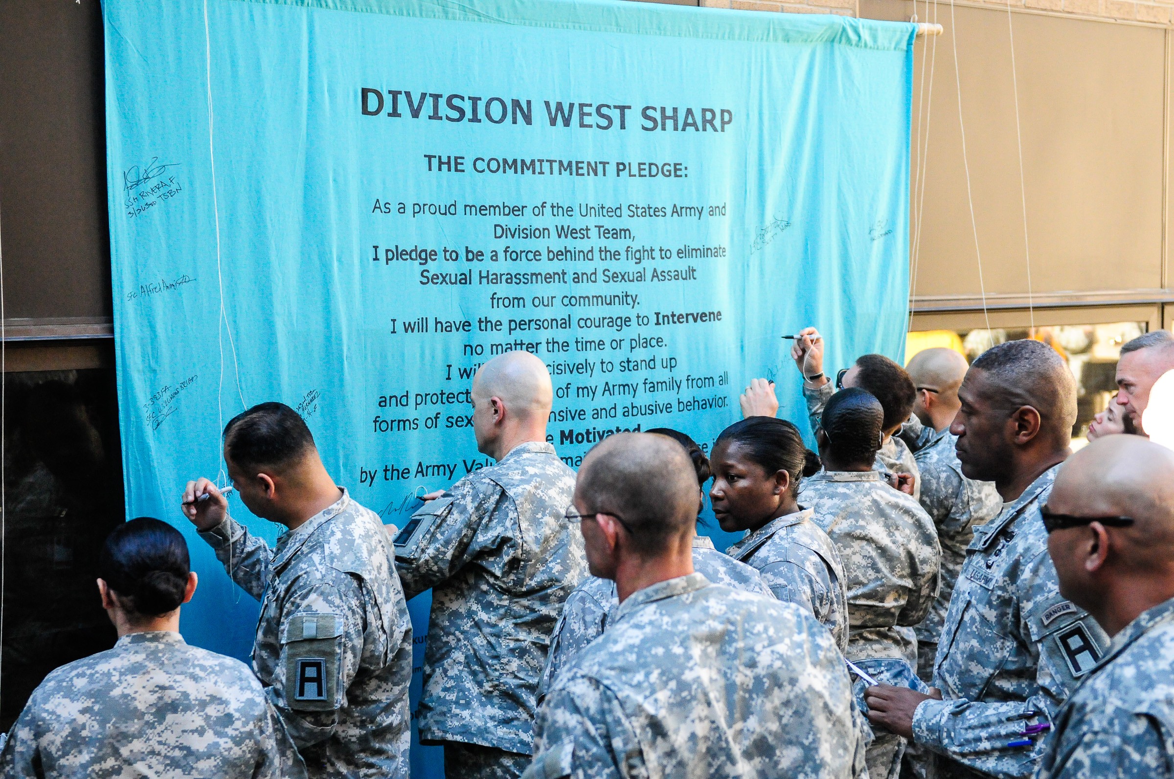 Divwest Pledges Dedication To Sharp Article The United States Army