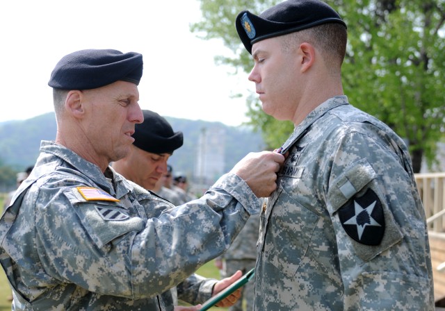 Soldiers Receives Soldier's Medal