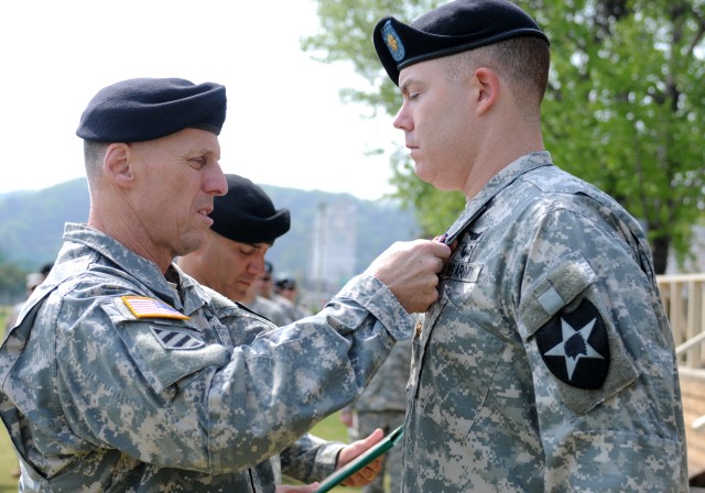 Soldiers Receives Soldier's Medal 