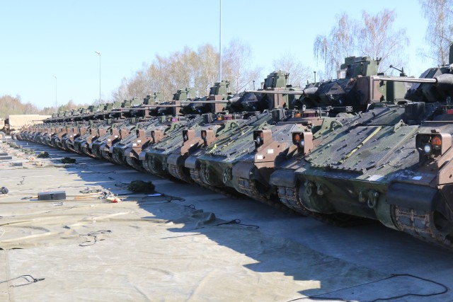 M2A3 Bradley Infantry Fighting Vehicles