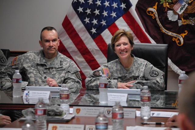 Lt. Gen Horoho and Command Sgt. Major Ecker visit Schofield Barracks