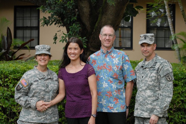 Lt. Gen. Horoho recognizes Lynn Pickett, USAHC-SB