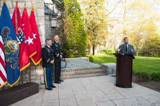 Army War College Commandant salutes top educators